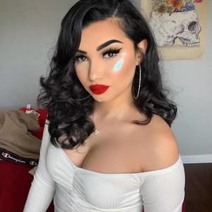 Meet your Posher, Beatriz